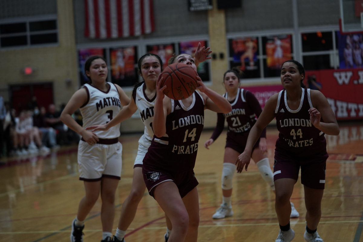 mathis-london-girls-basketball-playoffs00048